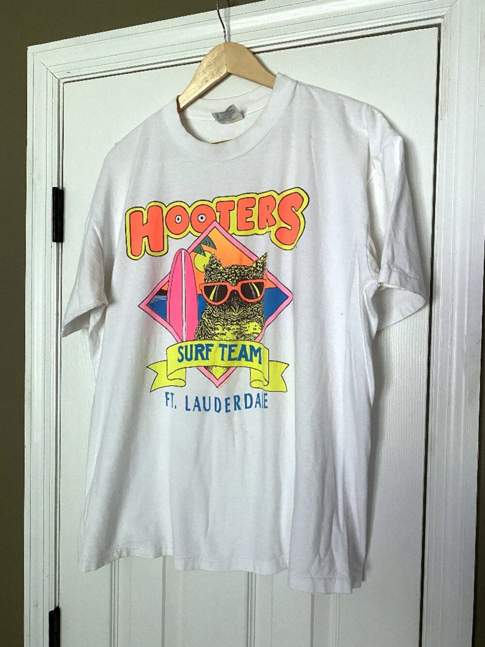 Hooters - Vintage 1989 Ft. Lauderdale Surf Team Graphic T-Shirt - Size XL